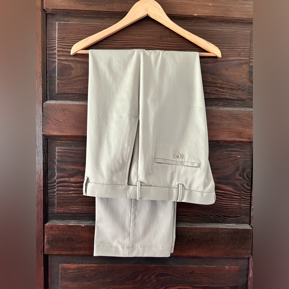 Haggar Clothing khaki pants classic fit premium no iron